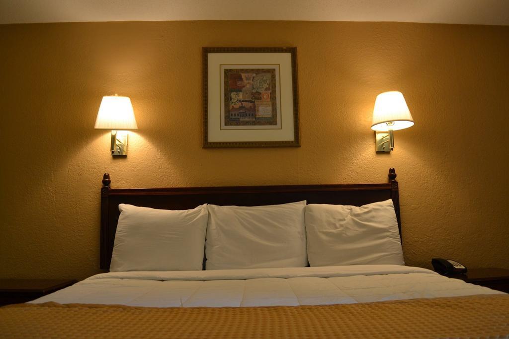 Americas Best Value Inn Smithfield Exterior foto