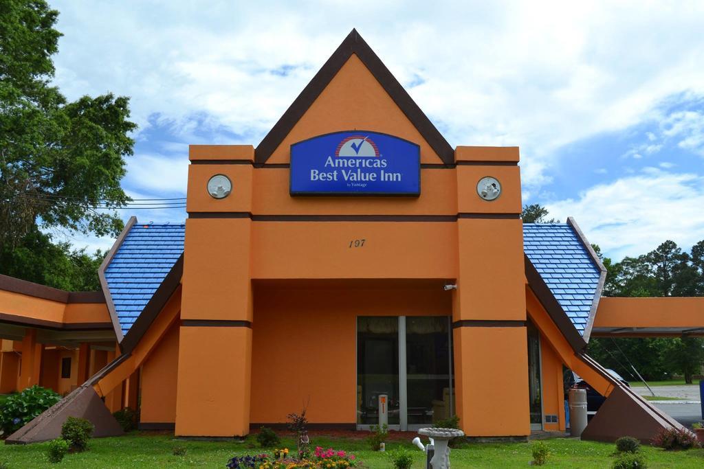 Americas Best Value Inn Smithfield Exterior foto