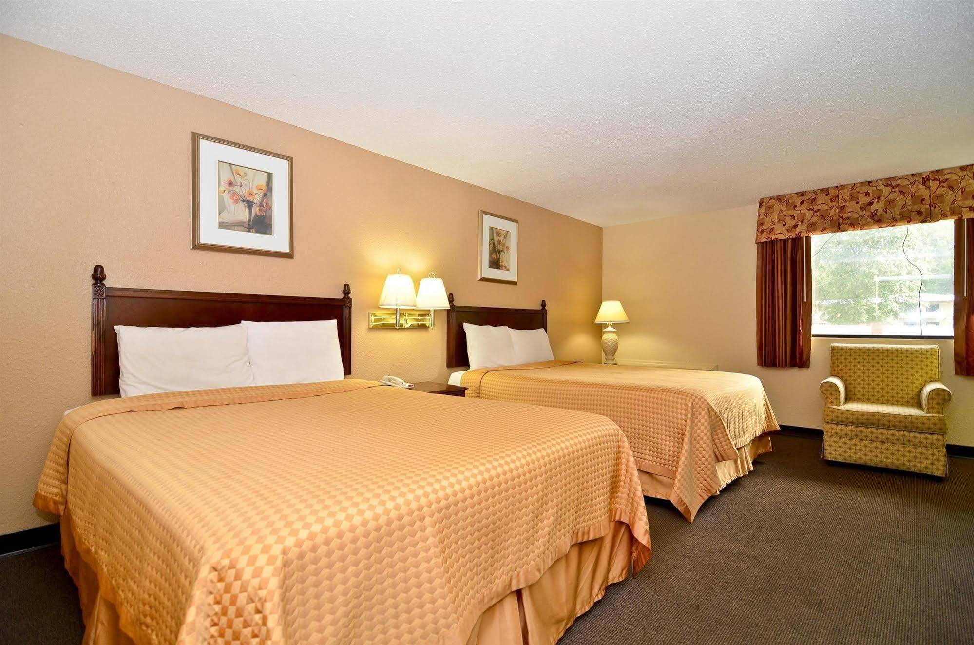 Americas Best Value Inn Smithfield Habitación foto