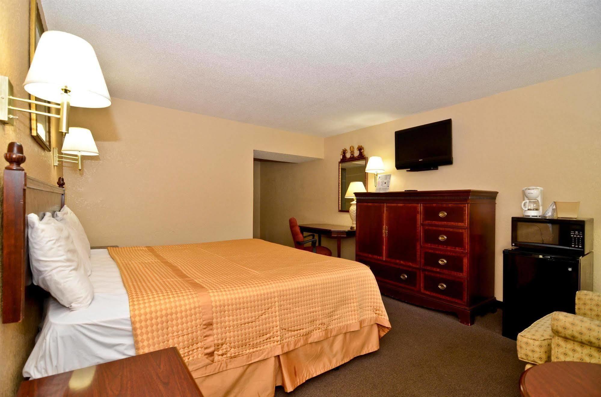 Americas Best Value Inn Smithfield Habitación foto
